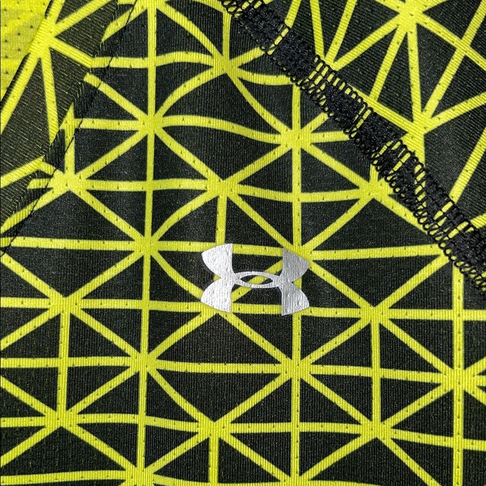 Like NEW Large Heatgear Under Armour Women's Long Sleeve Top in Black and Yellow - Picture 3 of 4
